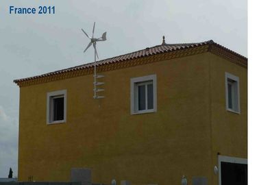China Dach brachte persönlichen Windmühlen-Stromgenerator 400W 12V 24V mit Blatt 5 an usine